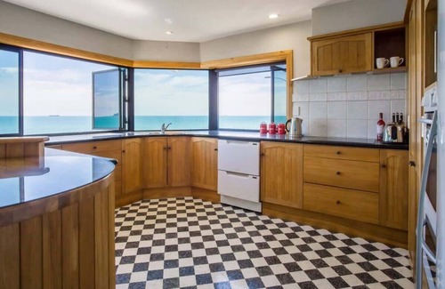 New Plymouth House | Spacious Ocean View Holiday House