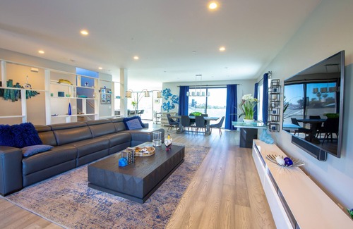 La Jolla Mesa House | Spacious ocean view home with a basketball hoop, firepit, & grill - dogs ok