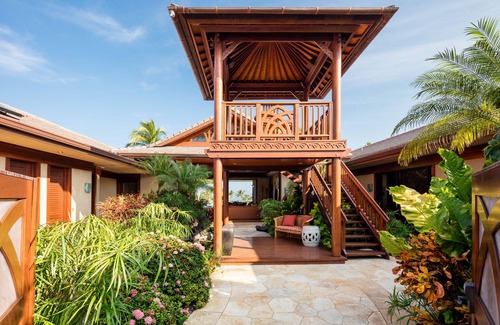 Kamuela House | Spacious Ocean View Home. Steps From White Sand Beach. Private pool & spa.