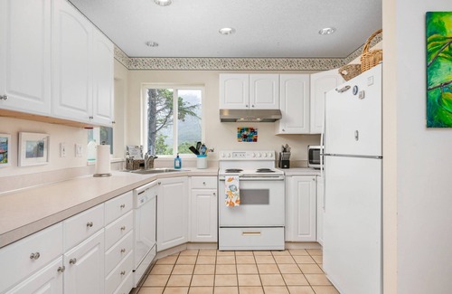 Tierra Del Mar House | Spacious Ocean-View Home with Fireplace, Foosball, and Fire-pit, Huge Patio, Steps to the Beach
