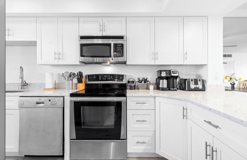Port Canaveral Condo | ]Spacious Oceanfront Condo w/Heated Pool, Putting Green & Stunning Views! 🌴