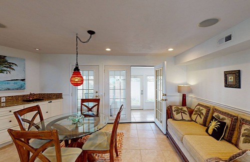 Glenwood House | Spacious Oceanfront House has Private Pool, Ocean Deck and Panoramic Ocean Views