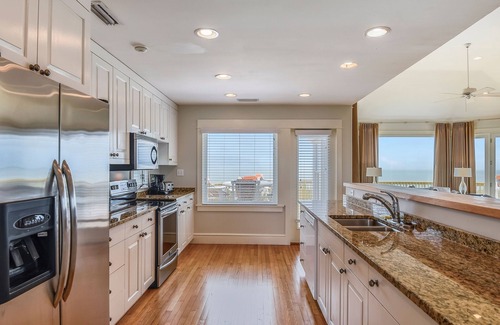 Duck House | Spacious Oceanfront House! Wrap-Around Porch