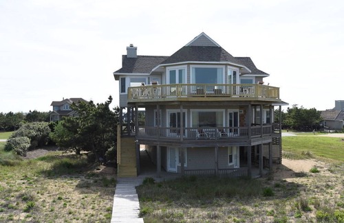 Duck House | Spacious Oceanfront House! Wrap-Around Porch