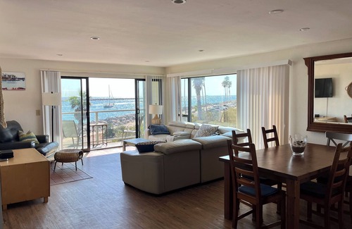 South Mission Beach Condo | Spacious Oceanfront Retreat – Steps from Boardwalk & Beach - stunning Sunsets