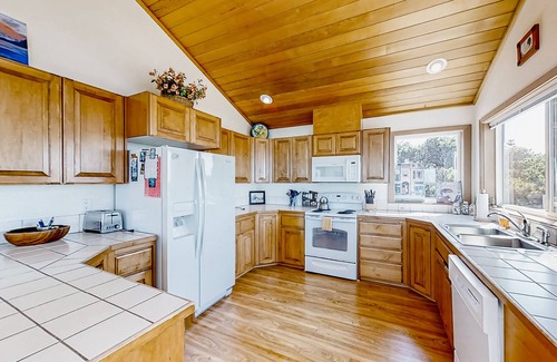 South Beach House | Spacious oceanfront home with free WiFi, fireplace, and wrap-around deck