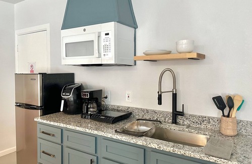 Central Oklahoma City Apartment | Spacious OKC Studio | 11 Mins to OKC State Fair | 30+ Day Stays