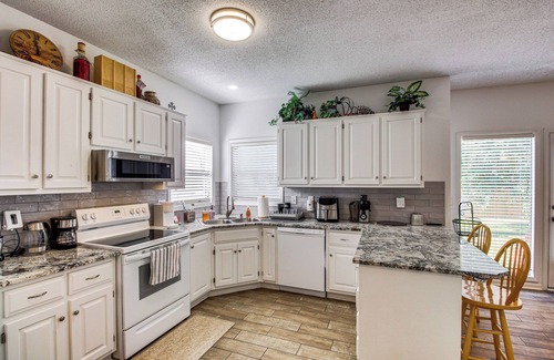 Olathe House | Spacious Olathe Home w/Fireplace: Near Parks!