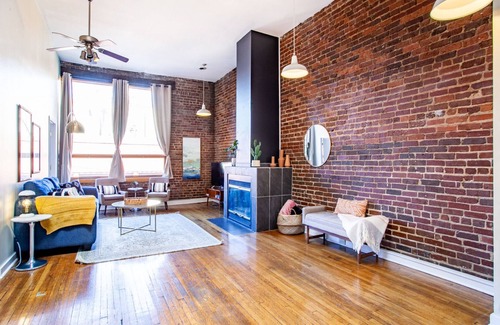 Old City Apartment | Spacious Old City Loft
