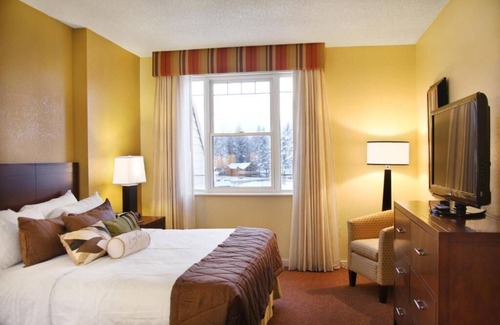 South Lake Tahoe Resort | Spacious one Bed Room/South Lake Tahoe/on lake/5 min to Heavenly/Pool
