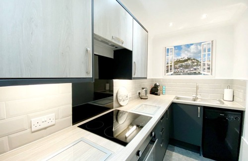 Torquay City Centre Apartment | Spacious, one bedroom, pet friendly apartment with large terrace overlooking the town.