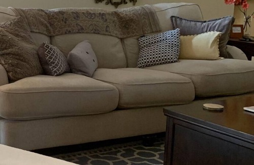 Knoxville Condo | Spacious one level condo in exclusive neighborhood.