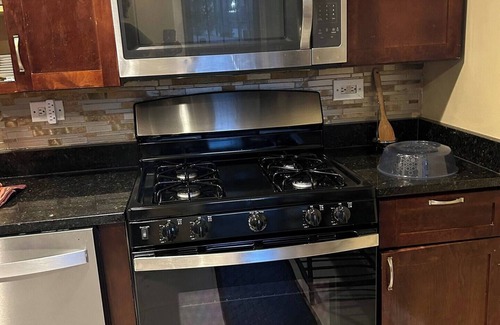 South Shore Condo | Spacious, one-level condo next to Jackson Park