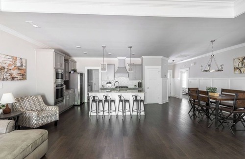 Belle Mina House | Spacious One Level Ranch Style Luxury Townhouse