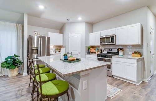 Lafayette House | Spacious/open 4 bedroom 3 bath with office