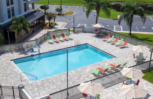 Florida Central Atlantic Coast Hotel | Spacious Orlando Stay Near Magic Kingdom + Universal Studios – Minutes to Dining