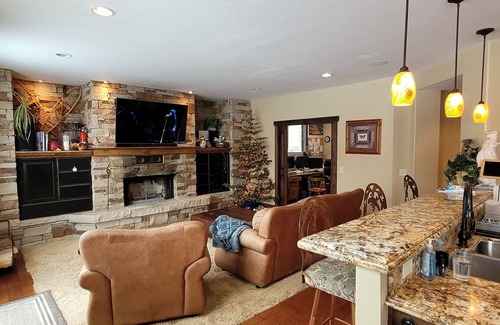 Highland Estates House | Spacious Park City 3Bd 3.5Bth sleeps 10+ Minutes to Ski Resorts, Bus Route, Spa