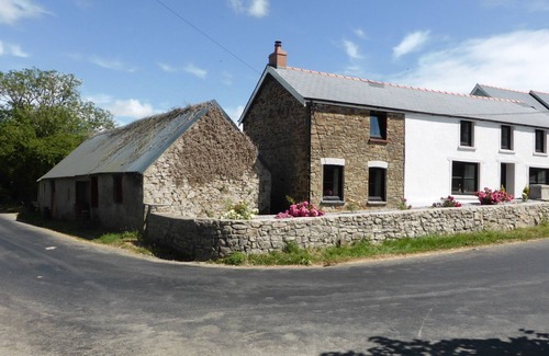 Johnston Other | Spacious Pembrokeshire Targate Farm- 4 bedrooms, 2 living rooms, sleeps 10