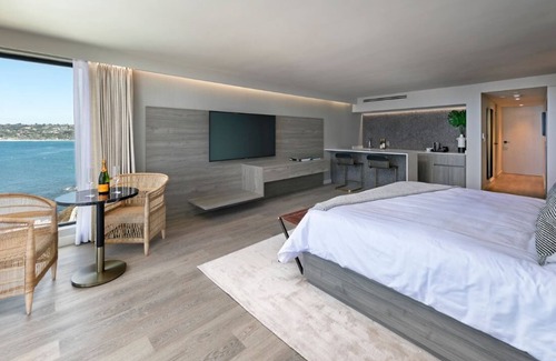 Village of La Jolla Hotel | Spacious Penthouse Suite at La Jolla Cove Hotel & Suites! Ocean Views, Pool!