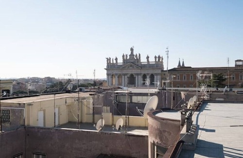 Esquilino Apartment | Spacious penthouse with gym in historic building, near the Colosseum