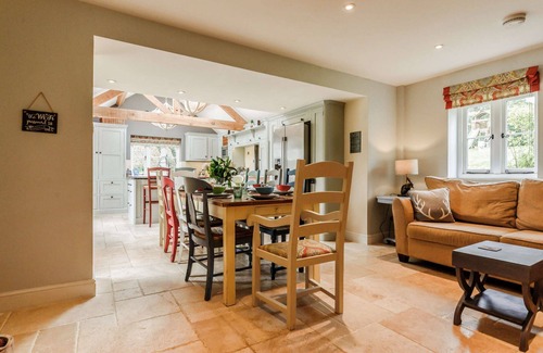Guiting Power Cottage | Spacious pet friendly property in the Cotswolds - Laurel Tree Cottage