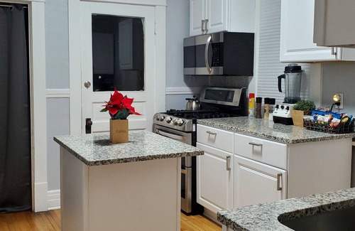 Minneapolis House | **Spacious, Pet Friendly 3 Bedroom, Close to U of M & Downtown Minneapolis