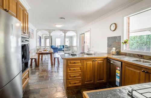 Ocean Grove House | Spacious Pet Friendly Ping Pong Table