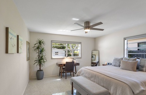 Pinellas Point House | Spacious Pink Streets Retreat - Minutes to Beach and Downtown