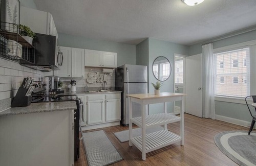 Country Club Plaza Area Apartment | Spacious Plaza Stay: 1bd/1ba