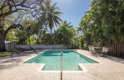 North Miami Beach House | Spacious Pool Oasis w/ Washer&Dryer