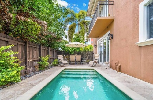 Lake Ridge Villa | Spacious Pool Villa Close To Beach | Pool Table