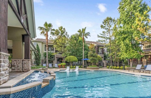 Grogan's Mill Apartment | Spacious Pool View 1 Bedroom/1 Bath Condo in The W