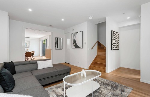 Port Melbourne House | Spacious Port Melbourne Home