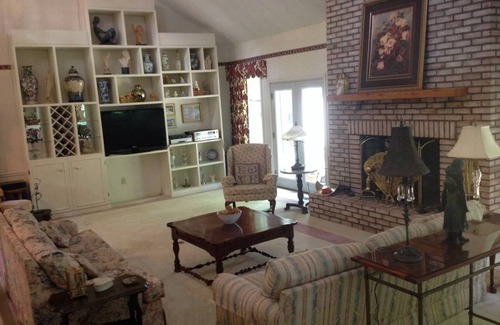 Saratoga Springs House | Spacious private home near Saratoga Lake w/access to clubhouse amenities.