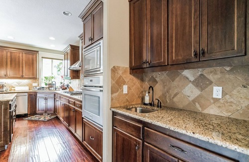Cedar Hills House | Spacious, private, 5 bedrooms 3 full bath House near Portland downtown