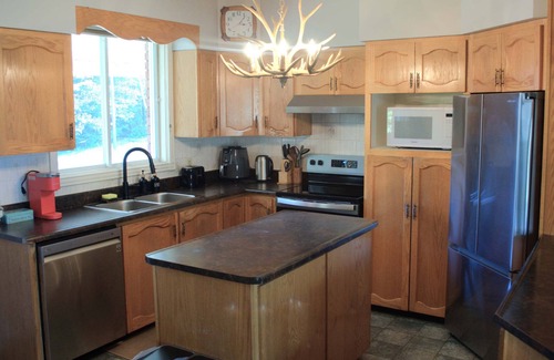 Brudenell Cottage | Spacious & Private Waterfront Cottage Near Barrys Bay & Algonquin Park