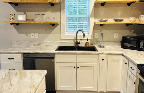 Tullahoma House | Spacious private guesthouse within minutes of Tims Ford Lake and Woods Reservoir