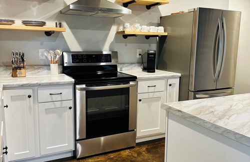 Tullahoma House | Spacious private guesthouse within minutes of Tims Ford Lake and Woods Reservoir