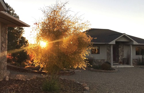 Mancos House | Spacious Private Guest House, full kitchen, large deck, 15 minutes to Mesa Verde