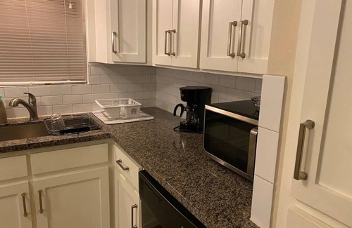 Southeast Houston House | Spacious private home within 2 miles from Hobby Airport