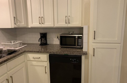Southeast Houston House | Spacious private home within 2 miles from Hobby Airport