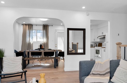 Downtown Gatineau House | Spacious Private Room1 with Queen+Sofa Beds