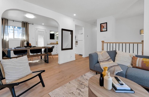 Downtown Gatineau House | Spacious Private Room1 with Queen+Sofa Beds