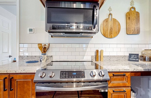 Hendersonville House | Spacious property with updated homes, streaming, firepit, grill, W/D, central AC