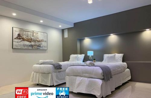 Putney Apartment | Spacious Putney Studio-2 Beds, Short drive to Parklands & Olympic
