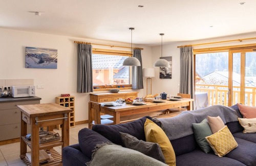 Bozel Apartment | Spacious quiet apartment in the centre of Bozel