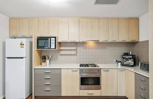 Fremantle Apartment | Spacious, Quiet, Luxury 2BR Apartment in the Heart of Fremantle