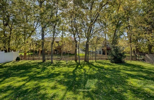McArdle House | Spacious Ranch on Wooded Lot