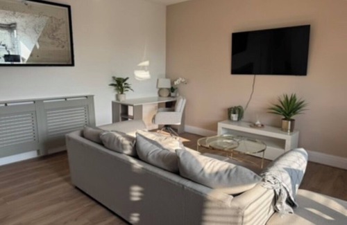 Sunderland Apartment | Spacious refurbished centrally located maisonette