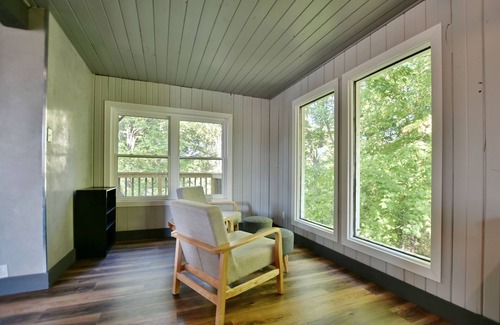 The Blue Mountains Ski Chalet | Spacious & Relaxing Chalet close to Blue Mountain Ski resort. Dog-friendly!